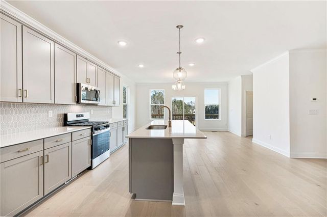 644 Oakleaf Grove Lane, Sugar Hill, GA 30518