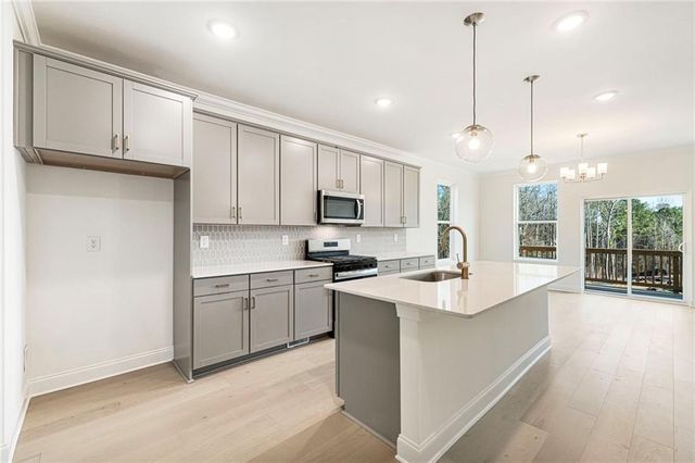 644 Oakleaf Grove Lane, Sugar Hill, GA 30518