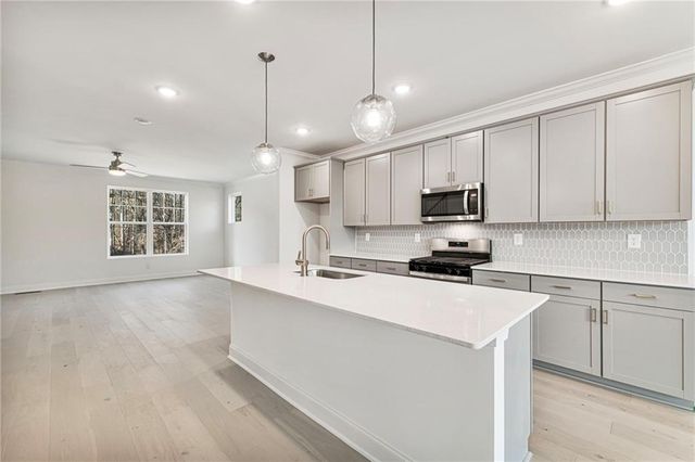 644 Oakleaf Grove Lane, Sugar Hill, GA 30518