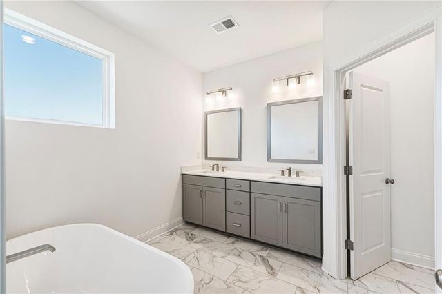 644 Oakleaf Grove Lane, Sugar Hill, GA 30518