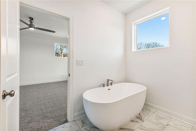 644 Oakleaf Grove Lane, Sugar Hill, GA 30518