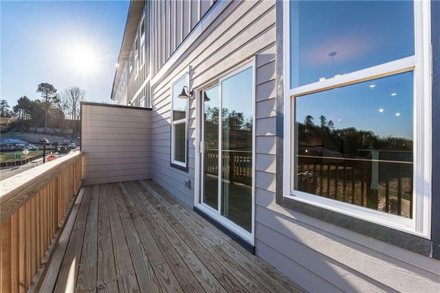 644 Oakleaf Grove Lane, Sugar Hill, GA 30518