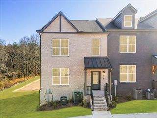 644 Oakleaf Grove Lane, Sugar Hill, GA 30518