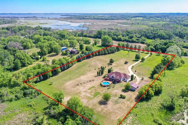 11129 N Charley Bluff Road, Milton, WI 53563