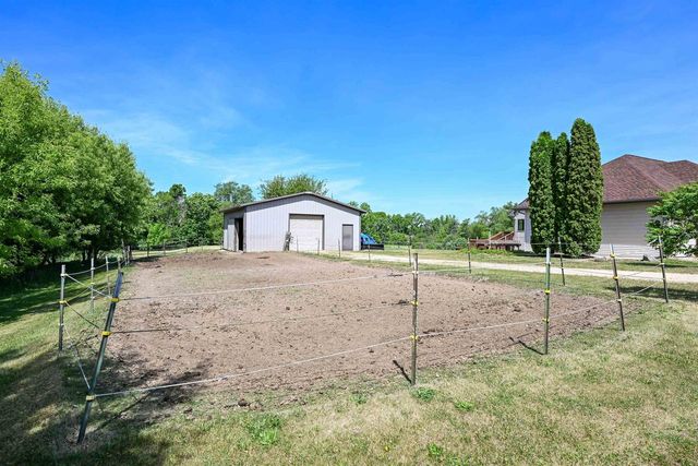11129 N Charley Bluff Road, Milton, WI 53563