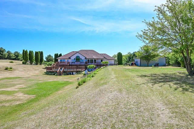11129 N Charley Bluff Road, Milton, WI 53563