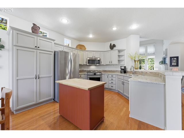6679 Ne ROSEBAY Dr, Hillsboro, OR 97124