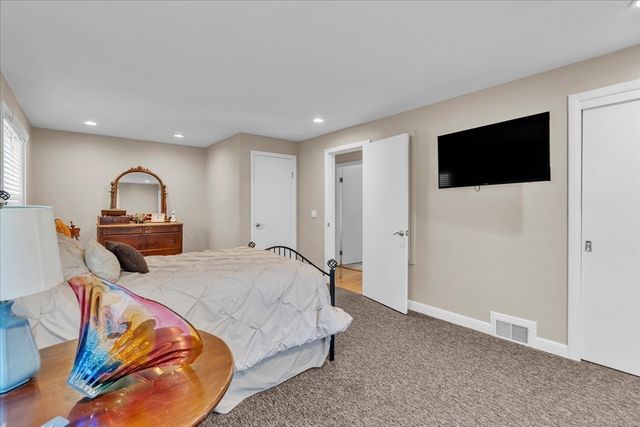 49 Greenhill Ave, Attleboro, MA 02703