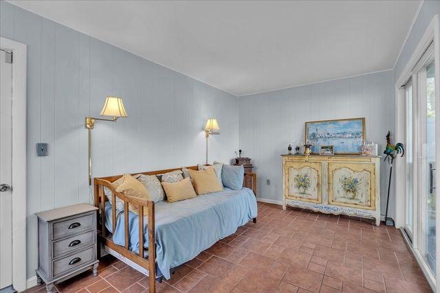 49 Greenhill Ave, Attleboro, MA 02703