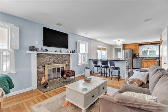 49 Greenhill Ave, Attleboro, MA 02703