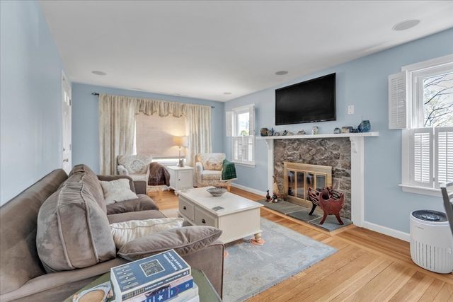 49 Greenhill Ave, Attleboro, MA 02703