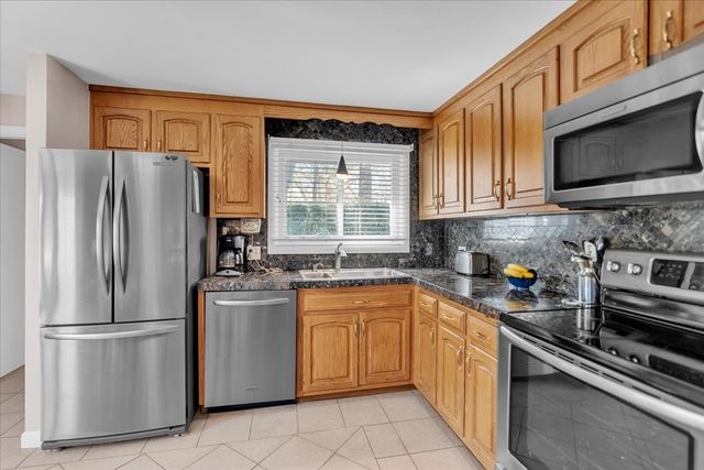 49 Greenhill Ave, Attleboro, MA 02703