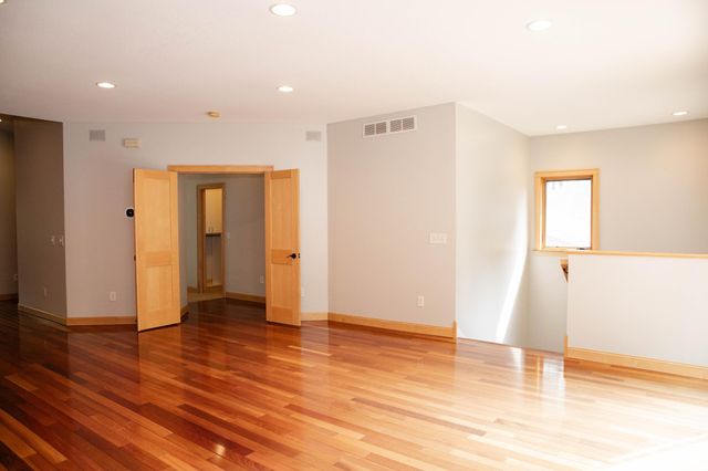 930 County Road C E, Maplewood, MN 55109