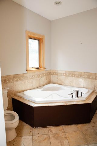 930 County Road C E, Maplewood, MN 55109