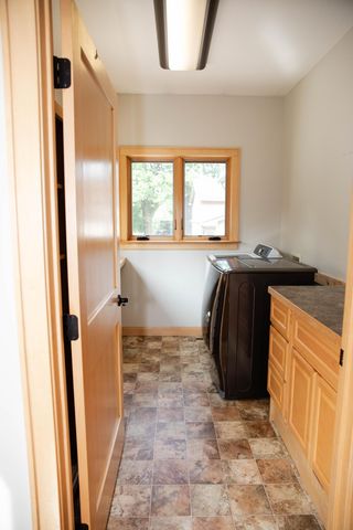 930 County Road C E, Maplewood, MN 55109