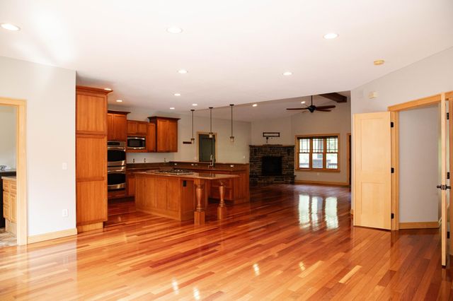 930 County Road C E, Maplewood, MN 55109
