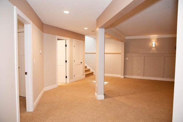 930 County Road C E, Maplewood, MN 55109