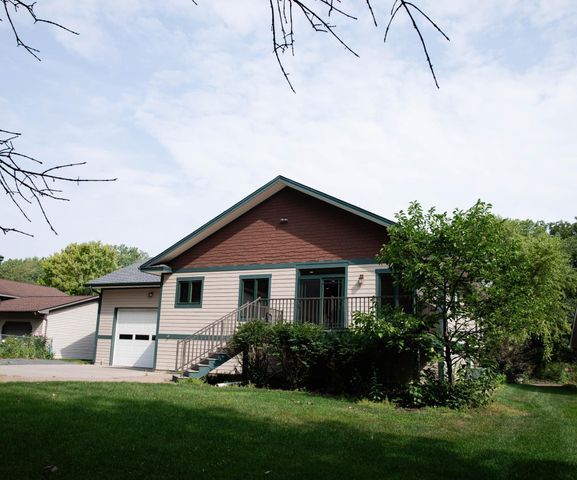 930 County Road C E, Maplewood, MN 55109