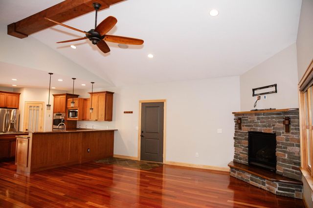 930 County Road C E, Maplewood, MN 55109