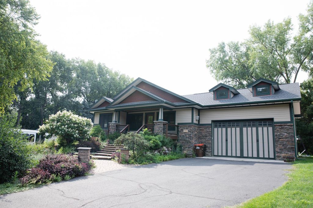 930 County Road C E, Maplewood, MN 55109 — exterior