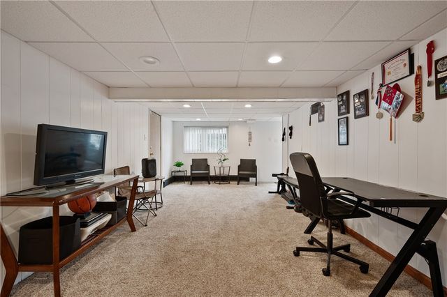 611 Pikeview Dr, Plum Boro, PA 15239
