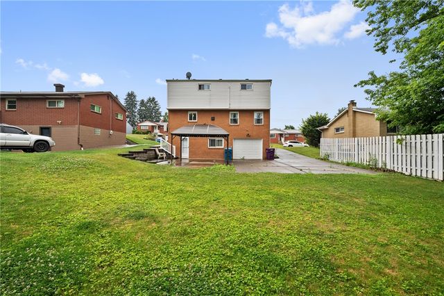 611 Pikeview Dr, Plum Boro, PA 15239