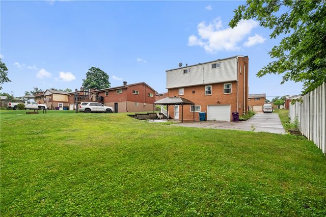 611 Pikeview Dr, Plum Boro, PA 15239