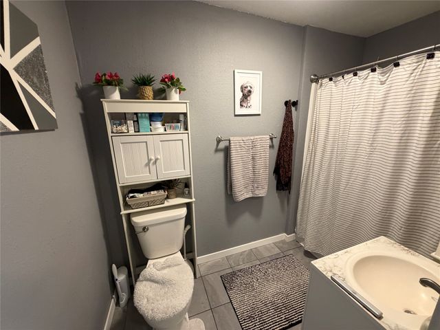 1201 E Kirkwood Avenue, Des Moines, IA 50315