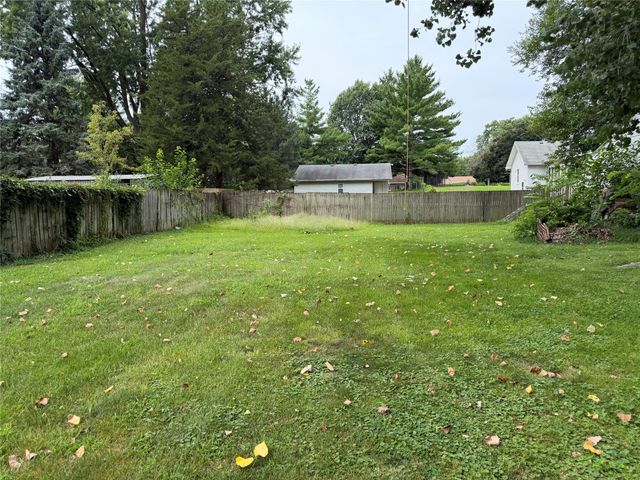 1201 E Kirkwood Avenue, Des Moines, IA 50315