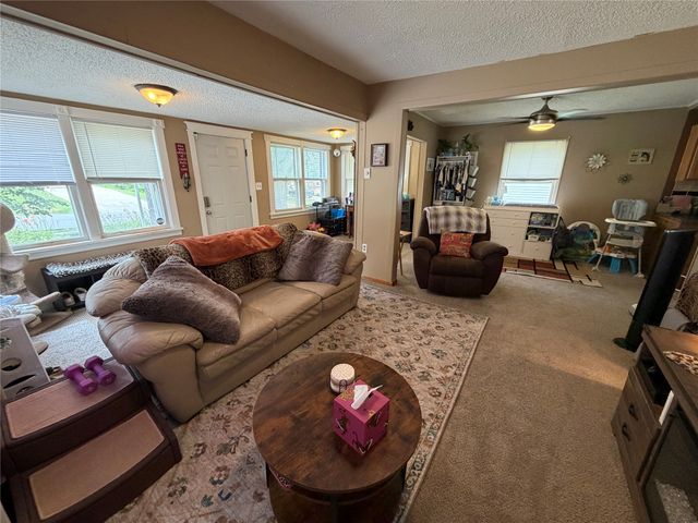 1201 E Kirkwood Avenue, Des Moines, IA 50315