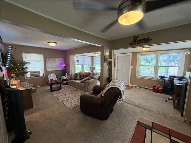 1201 E Kirkwood Avenue, Des Moines, IA 50315