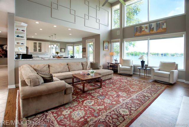 826 Wolverine Drive, Wolverine Lake Village, MI 48390