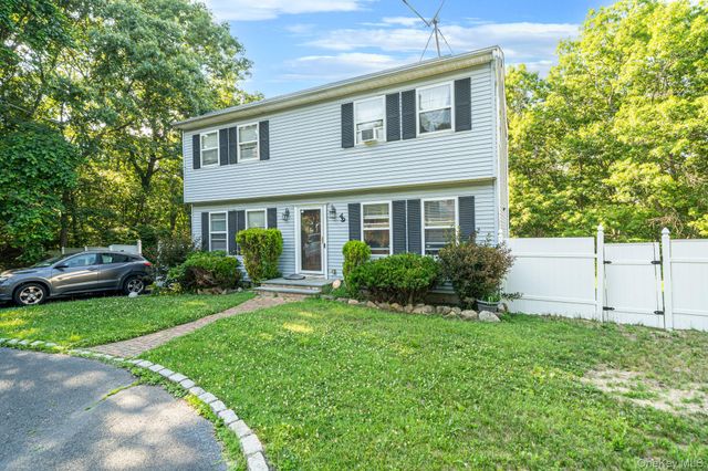 49 Barbara Lane, Medford, NY 11763