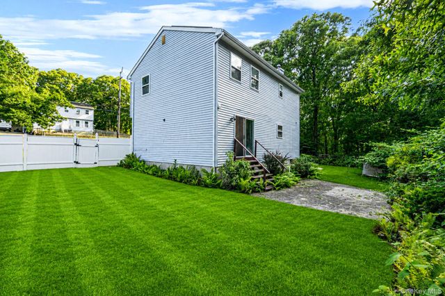 49 Barbara Lane, Medford, NY 11763