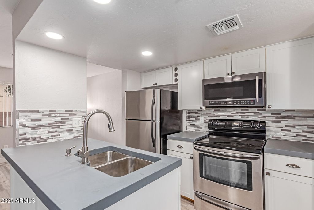 12123 W BELL Road 138, Surprise, AZ 85378