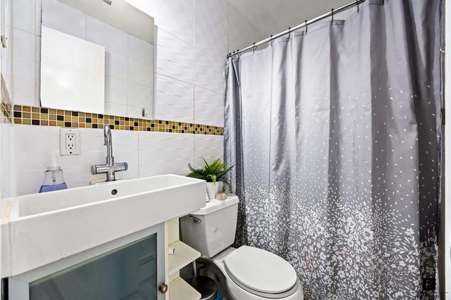 69-07 Little Neck Parkway, New York City, NY 11004