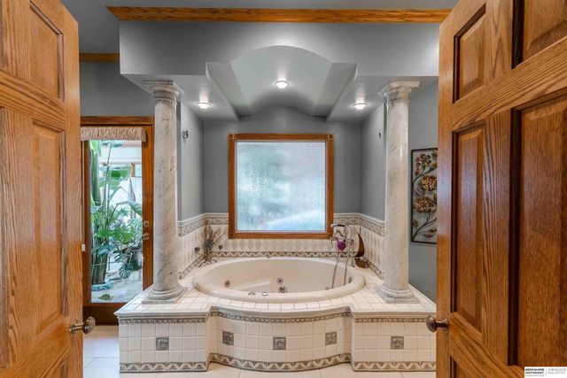 13644 Seward Circle, Omaha, NE 68154