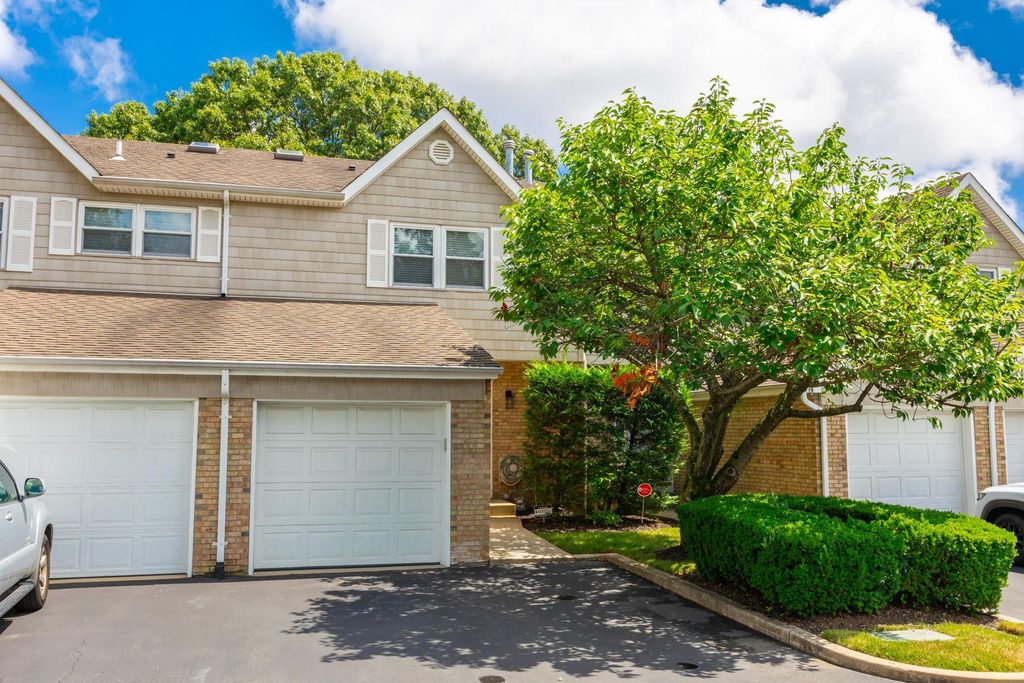 1425 Jerusalem Avenue 27, Merrick, NY 11566