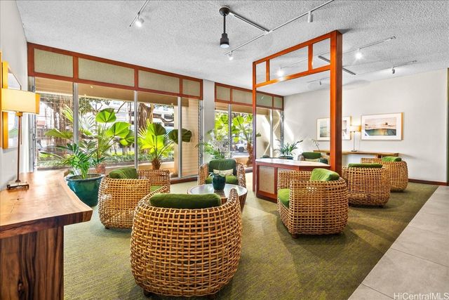 1212 Punahou Street 2005, Honolulu, HI 96826