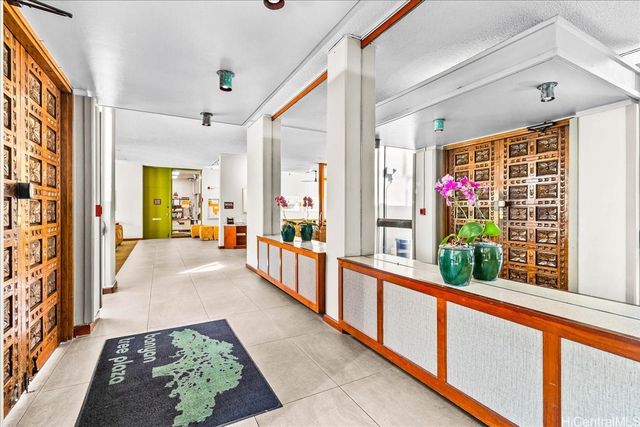 1212 Punahou Street 2005, Honolulu, HI 96826