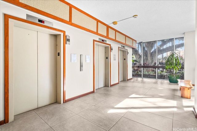 1212 Punahou Street 2005, Honolulu, HI 96826