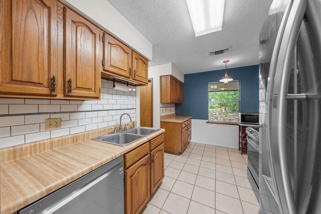 1212 Donna Kay Dr, Kerrville, TX 78028