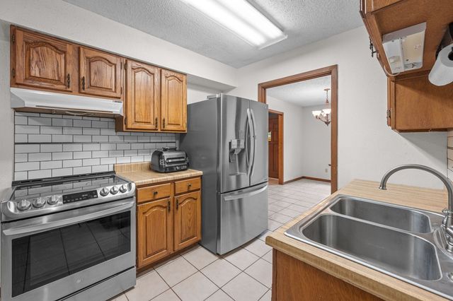1212 Donna Kay Dr, Kerrville, TX 78028