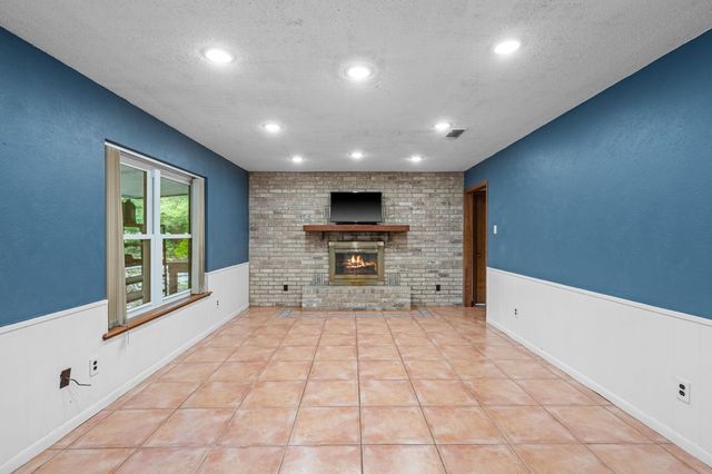 1212 Donna Kay Dr, Kerrville, TX 78028