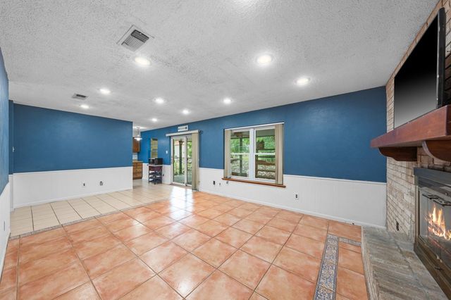 1212 Donna Kay Dr, Kerrville, TX 78028