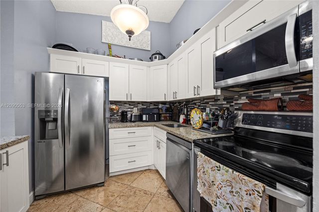 917 NE 199th Street 204, Miami, FL 33179