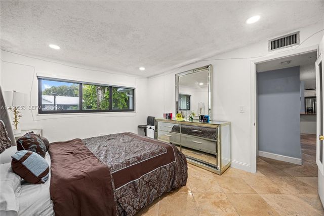 917 NE 199th Street 204, Miami, FL 33179