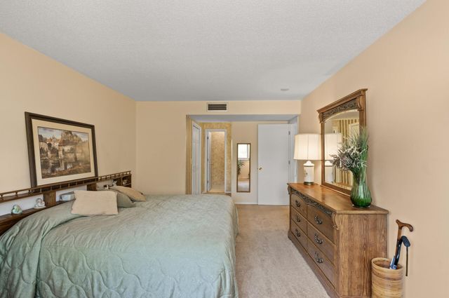 4100 Parklawn Avenue 213, Edina, MN 55435