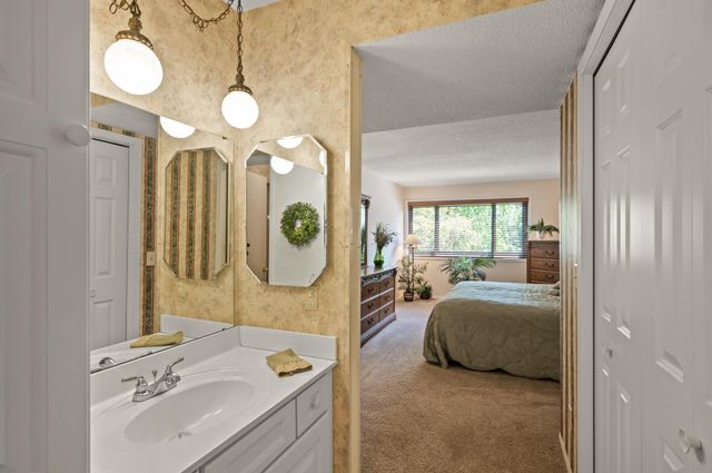 4100 Parklawn Avenue 213, Edina, MN 55435