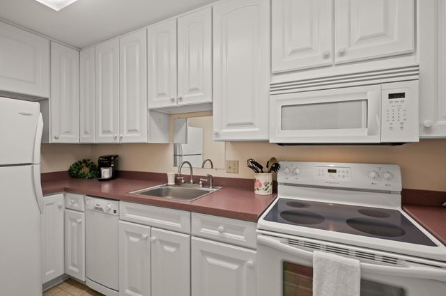 4100 Parklawn Avenue 213, Edina, MN 55435